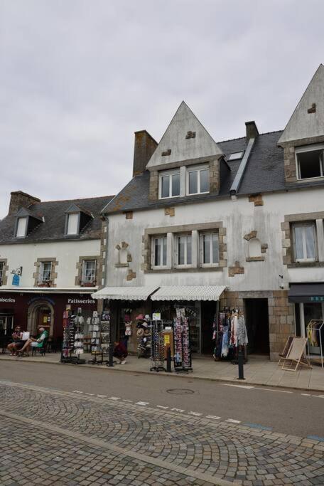 Au Centre Du *